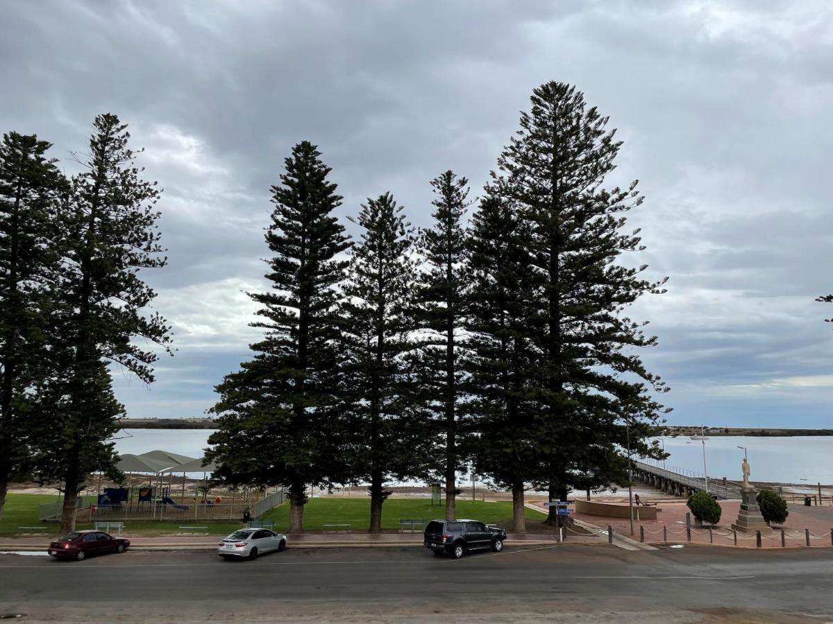 Port Broughton Hotel 外观 照片