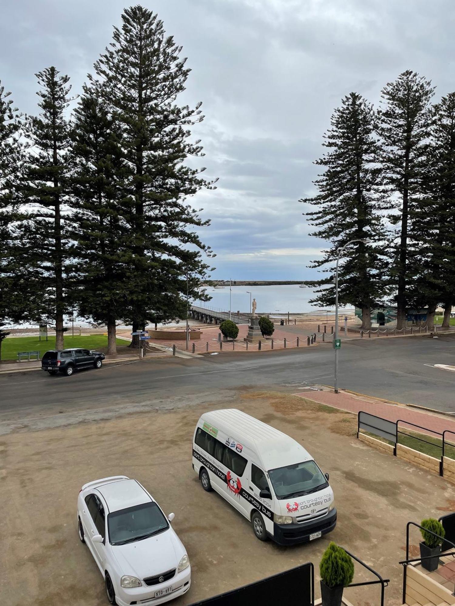 Port Broughton Hotel 外观 照片